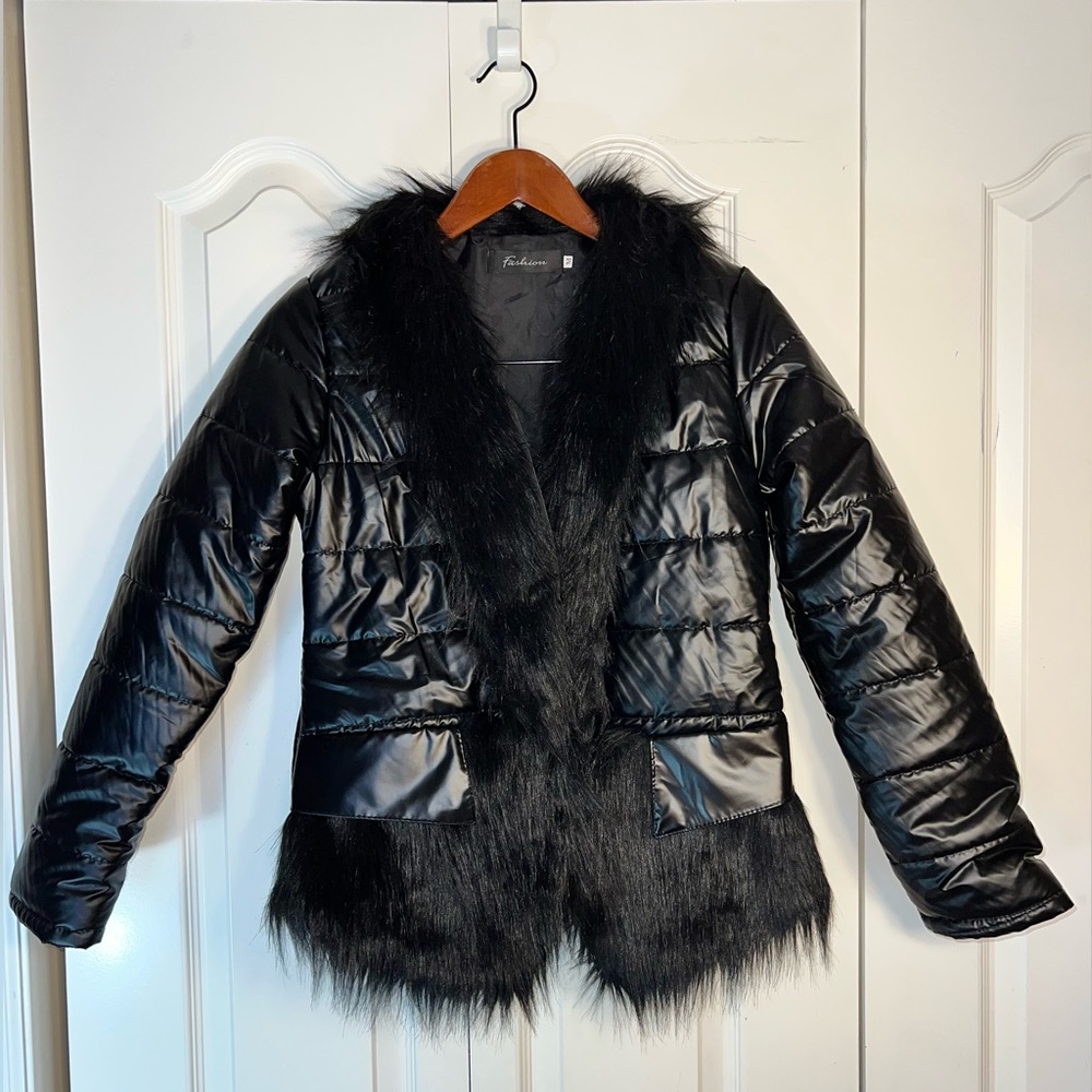 Women’s Furry Puffer Jacket.  No Pockets.  NEW!! Size Medium.